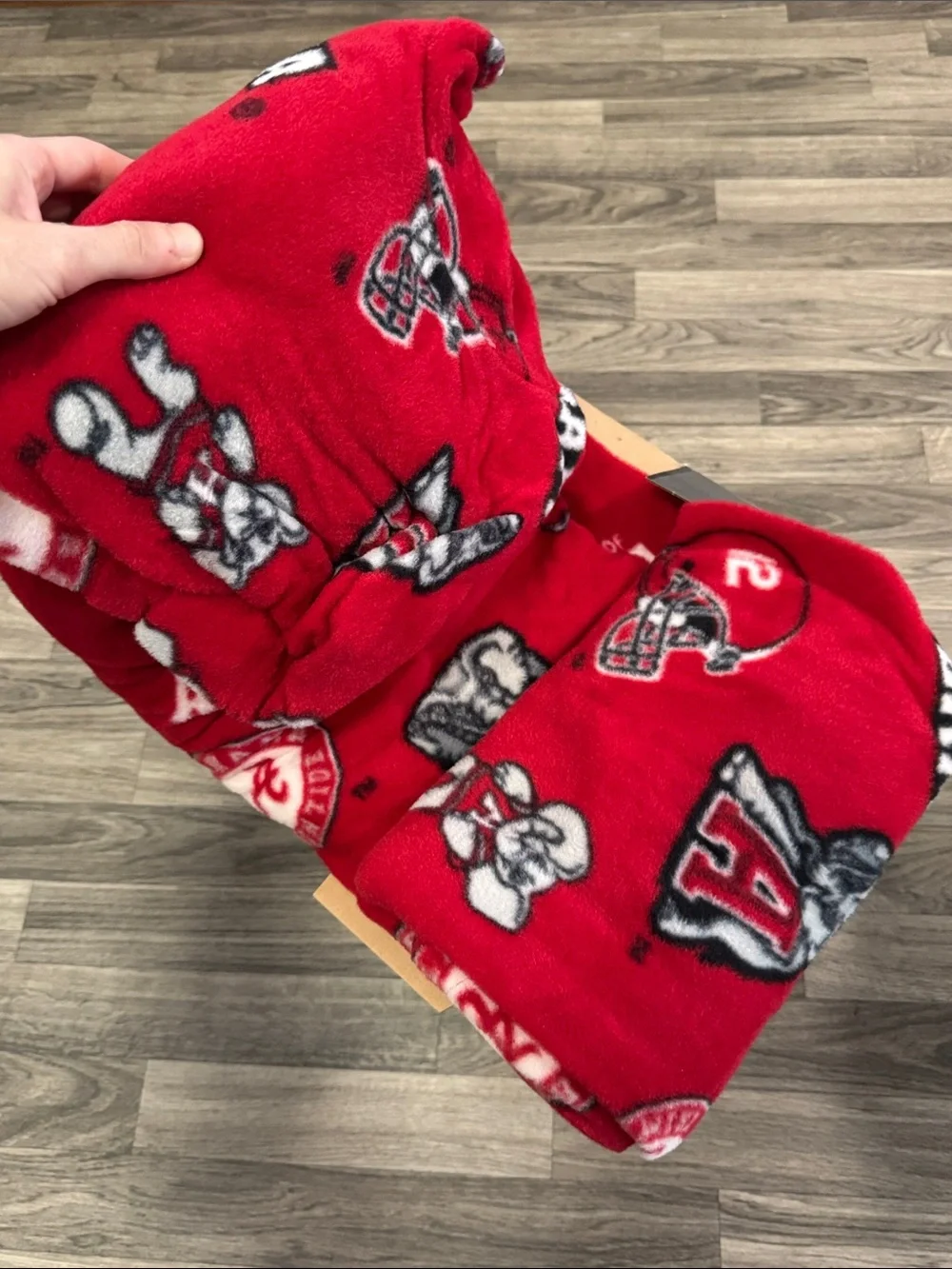 Alabama Printed Collegiate Snuggie with sleeves new in the original box